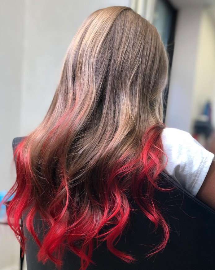 «А не рано?»: Дана Борисова перед школой покрасила дочке волосы в красный цвет