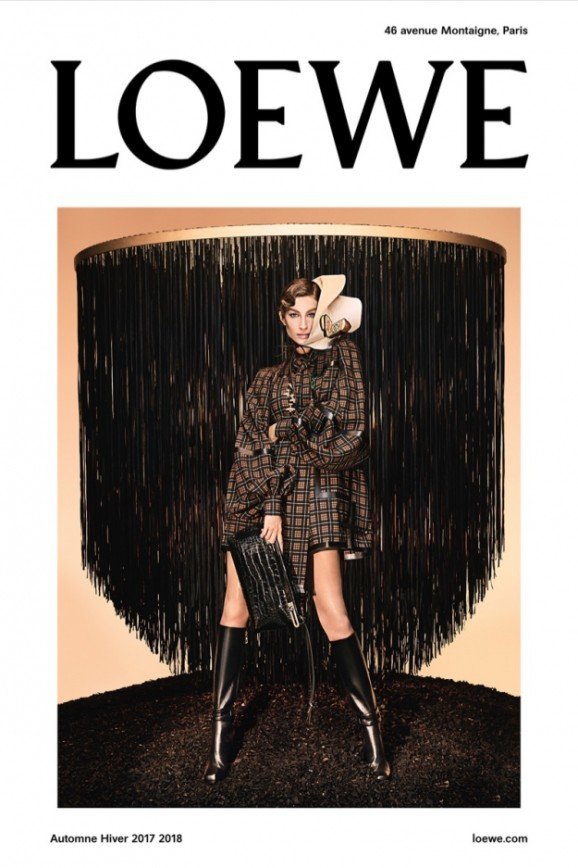 Несмотря на уход из модельного бизнеса, Жизель Бюндхен снялась для Loewe