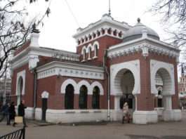 Скільки вокзалів на Площі трьох вокзалів?