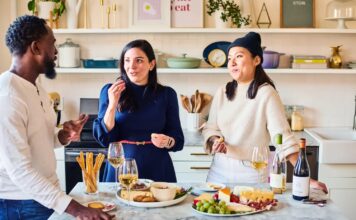 Компліменти на кухні, які обертаються проти вас: що не варто говорити