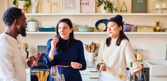 Компліменти на кухні, які обертаються проти вас: що не варто говорити