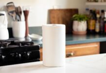 Лайфхак для холодильника: паперові рушники для легкого очищення та свіжості продуктів