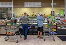 Секрети Прилавка Готових Виробів: Колишній Працівник Розповідає, Як Заощаджувати та Отримувати Краще М’ясо