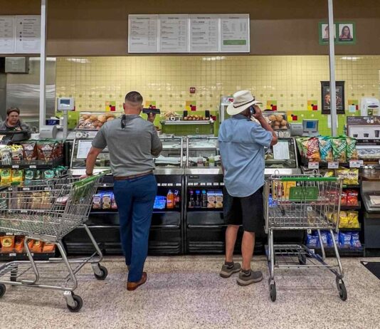 Секрети Прилавка Готових Виробів: Колишній Працівник Розповідає, Як Заощаджувати та Отримувати Краще М’ясо