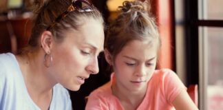 Czas przed ekranem dla pokolenia Alfa: 11 strategii rodzicielskich od psychologa