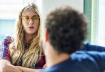 Шесть фраз, которые звучат вежливо, но на самом деле являются оскорблениями