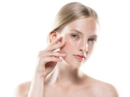 Traitement de l’acné à la cannelle : comment le miel et les épices nettoient la peau